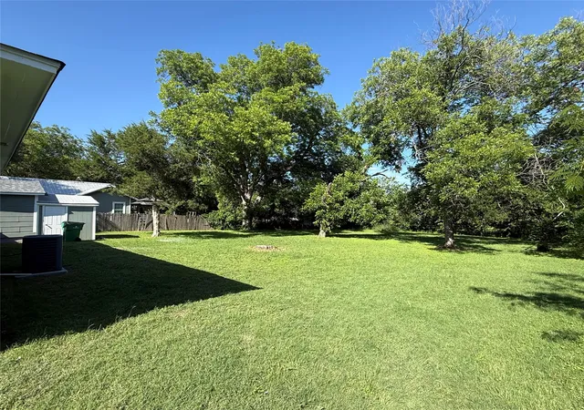 Photo 3 of Sale Pending at 323 Hurt St, Dublin, TX 76446 | MLS# 21278998 | Listing updated on 2026-07-26