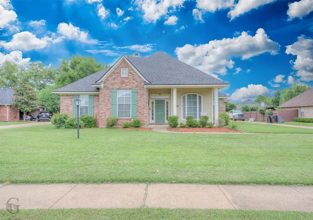 2nd image of 1951 Bayou Bend Dr, Bossier City, LA 71111 | MLS# 21280190