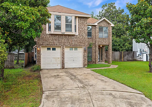 Photo 3 of Sale Pending at 6305 Meadow Glen Dr, Arlington, TX 76018 | MLS# 21280214 | Listing updated on 2026-07-10