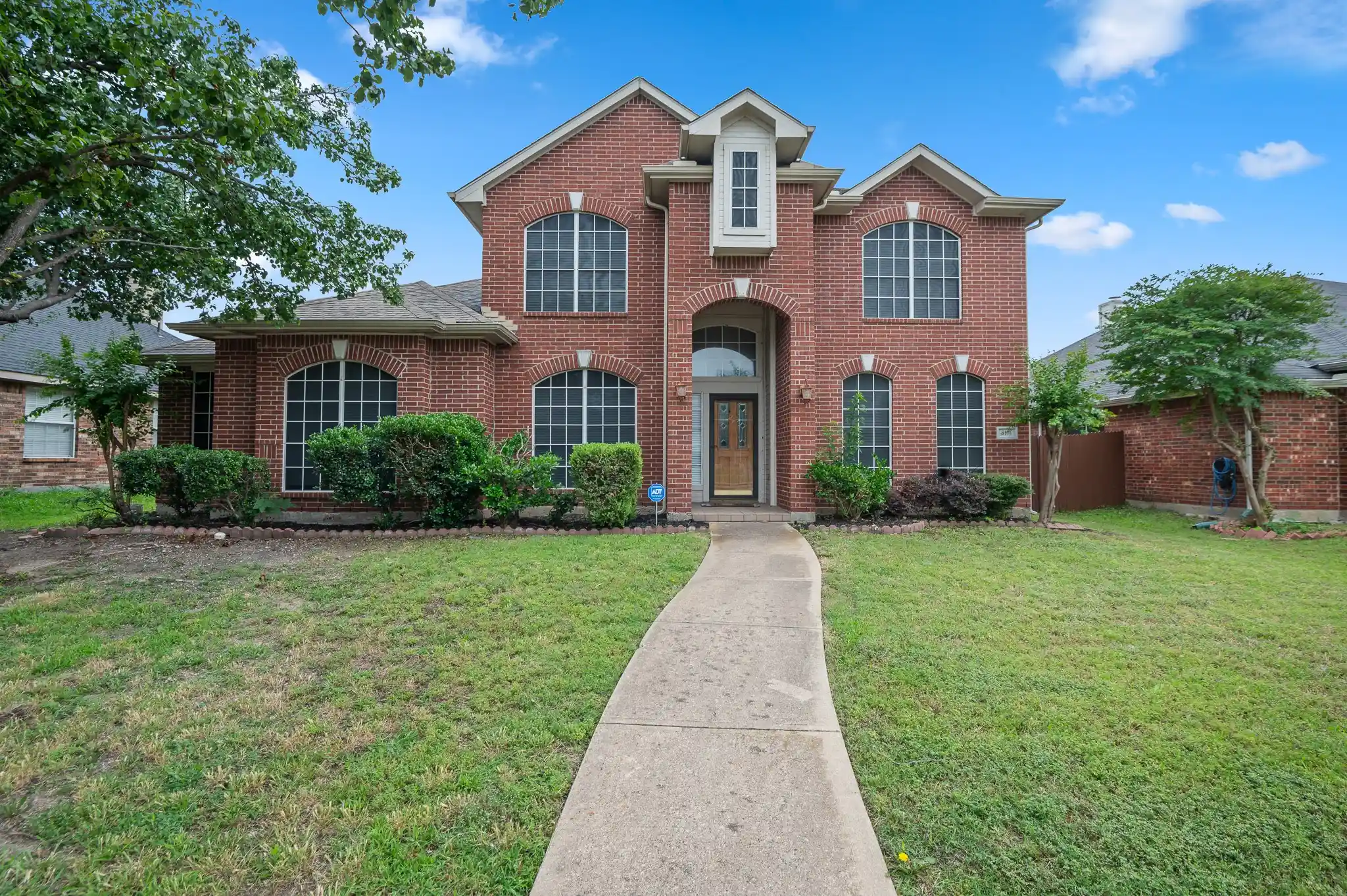 Photo 1 of Single family home for sale at 8114 Salzburg Dr, Rowlett, TX 75089 | MLS# 21280082 | Listing updated on 2026-10-24