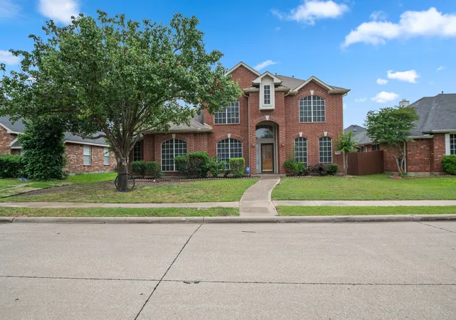 Photo 2 of Single family home for sale at 8114 Salzburg Dr, Rowlett, TX 75089 | MLS# 21280082 | Listing updated on 2026-08-22