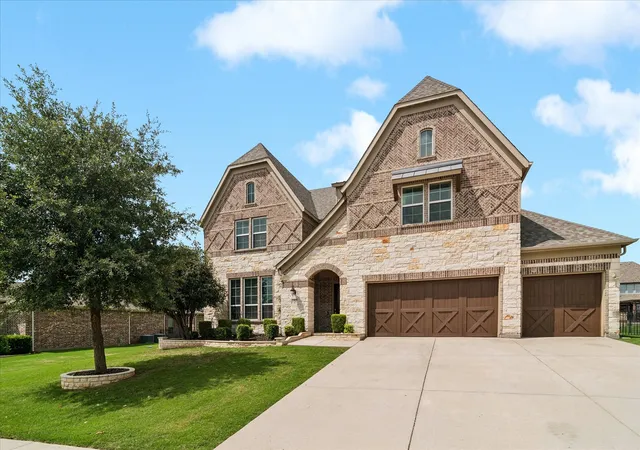 Homes for sale in Gunter, TX | 1905 Running Deer Ln, Gunter, TX 75058 | MLS# 21280115