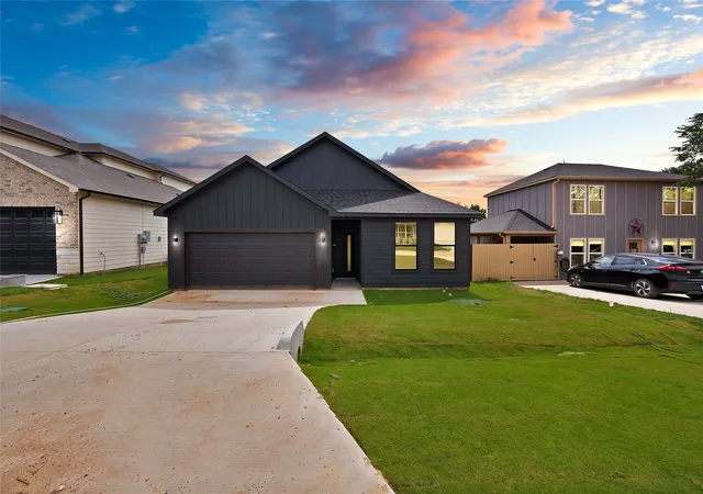 Homes for sale in Granbury, TX | 5700 Barkridge Dr, Granbury, TX 76048 | MLS# 21280274