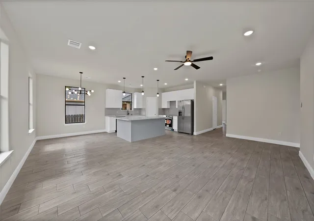 Homes for sale in Granbury, TX | 5700 Barkridge Dr, Granbury, TX 76048 | MLS# 21280274