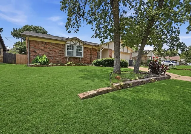 2nd image of 3708 Bordeaux Ct, Arlington, TX 76016 | MLS# 21280280