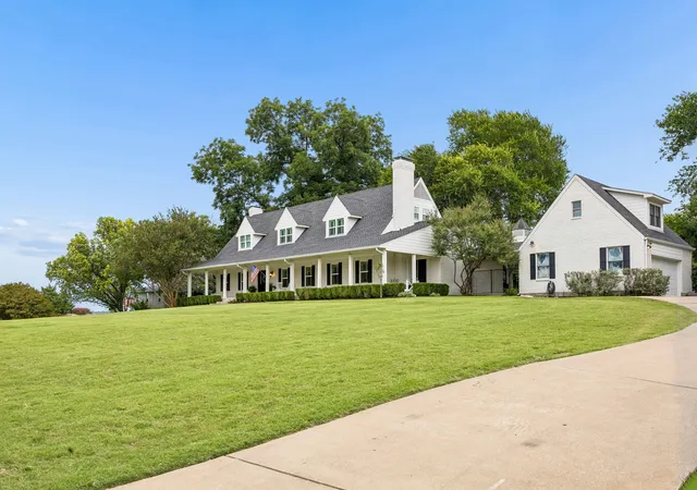 Photo 2 of Single family home for sale at 619 Sorita Cir, Rockwall, TX 75032 | MLS# 21279953 | Listing updated on 2026-08-24