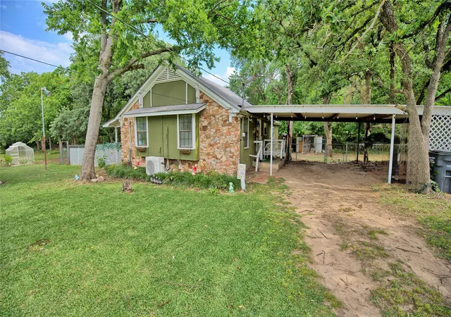 Photo 2 of Single family home for sale at 140 Elm Rd, Nocona, TX 76255 | MLS# 21280238 | Listing updated on 2026-10-01