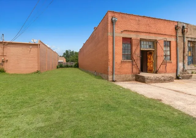 Land for sale at 122 W Woodard St, Denison, TX 75021 | MLS# 21275720