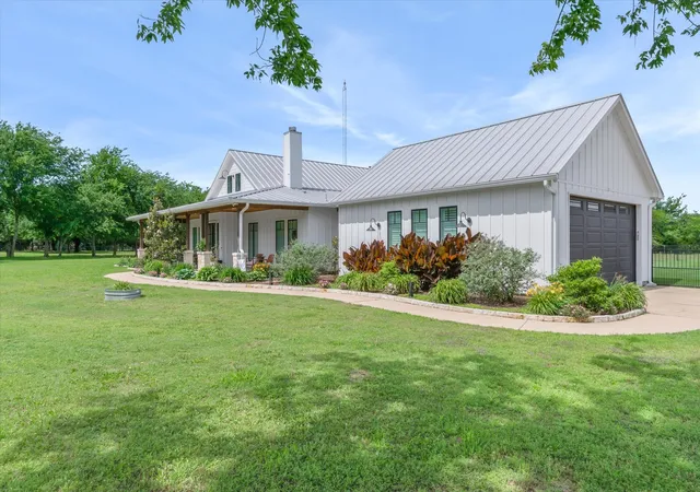 Photo 3 of Sale Pending at 185 Vz County Road 3818, Wills Point, TX 75169 | MLS# 21279718 | Listing updated on 2026-08-22