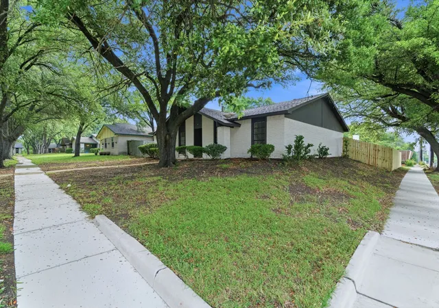 Photo 3 of Single family home for sale at 6422 Faircove Cir, Garland, TX 75043 | MLS# 21280359 | Listing updated on 2026-09-26
