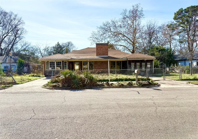 Homes for sale in Hughes Springs, TX | 609 Hickory 1 St, Hughes Springs, TX 75656 | MLS# 21280111