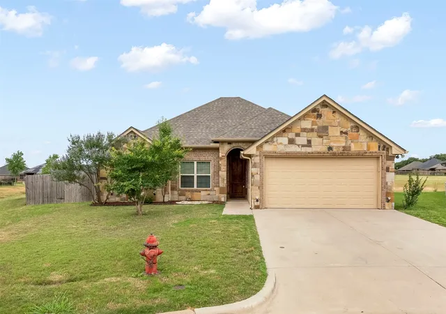 Homes for sale in Tolar, TX | 800 Acadia Ct, Tolar, TX 76476 | MLS# 21263092
