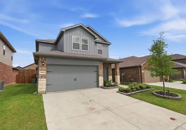 Photo 2 of Sale Pending at 2013 Crested Jay Dr, Crandall, TX 75114 | MLS# 21269340 | Listing updated on 2026-08-22