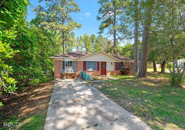 Photo 2 of Sale Pending at 502 Dixon Ave, Shreveport, LA 71106 | MLS# 21279146 | Listing updated on 2026-07-13