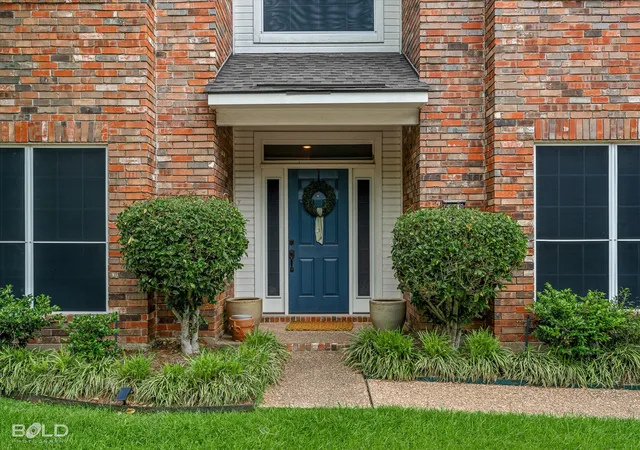 Photo 3 of Sale Pending at 6019 Grover Pl, Shreveport, LA 71105 | MLS# 21280628 | Listing updated on 2026-08-24