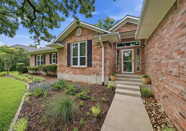 Homes for sale in Lake Kiowa, TX | 106 Santee Dr, Lake Kiowa, TX 76240 | MLS# 21278691