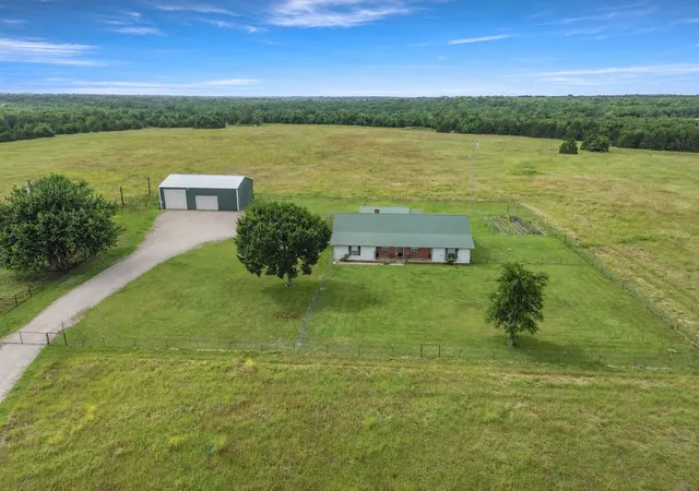 Homes for sale in Honey Grove, TX | 20280 Us Hwy 82 W, Honey Grove, TX 75446 | MLS# 21280694