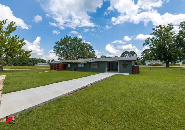 Photo 1 of Single family home for sale at 304 S Main St, Springhill, LA 71075 | MLS# 21280714 | Listing updated on 2026-08-22