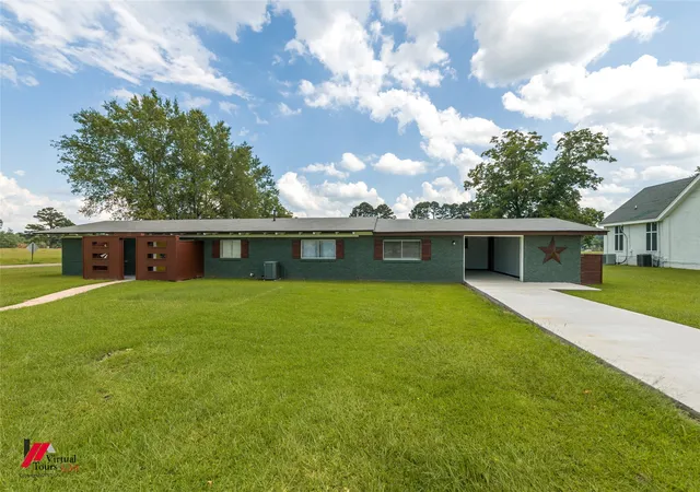 Photo 3 of Single family home for sale at 304 S Main St, Springhill, LA 71075 | MLS# 21280714 | Listing updated on 2026-08-22