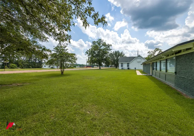 Photo 4 of Single family home for sale at 304 S Main St, Springhill, LA 71075 | MLS# 21280714 | Listing updated on 2026-08-22