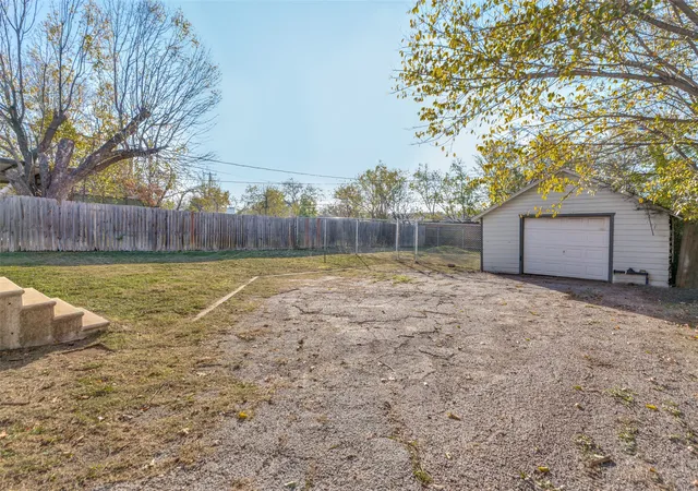 Photo 22 of Sale Pending at 3216 Meadowbrook Dr, Fort Worth, TX 76103 | MLS# 21280732 | Listing updated on 2026-08-22
