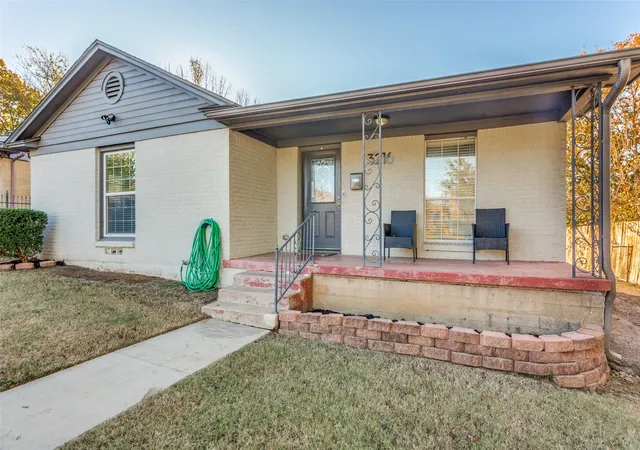 Photo 2 of Sale Pending at 3216 Meadowbrook Dr, Fort Worth, TX 76103 | MLS# 21280732 | Listing updated on 2026-08-22