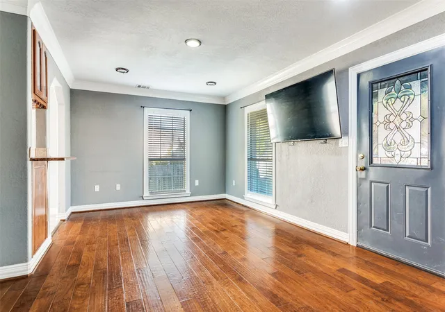 Photo 3 of Sale Pending at 3216 Meadowbrook Dr, Fort Worth, TX 76103 | MLS# 21280732 | Listing updated on 2026-08-22