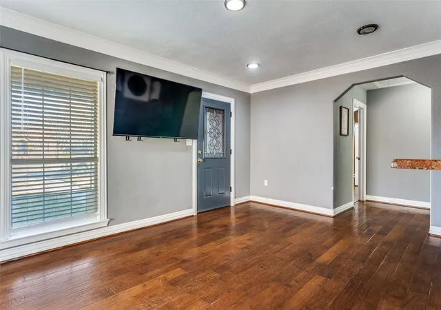 Photo 4 of Sale Pending at 3216 Meadowbrook Dr, Fort Worth, TX 76103 | MLS# 21280732 | Listing updated on 2026-08-22