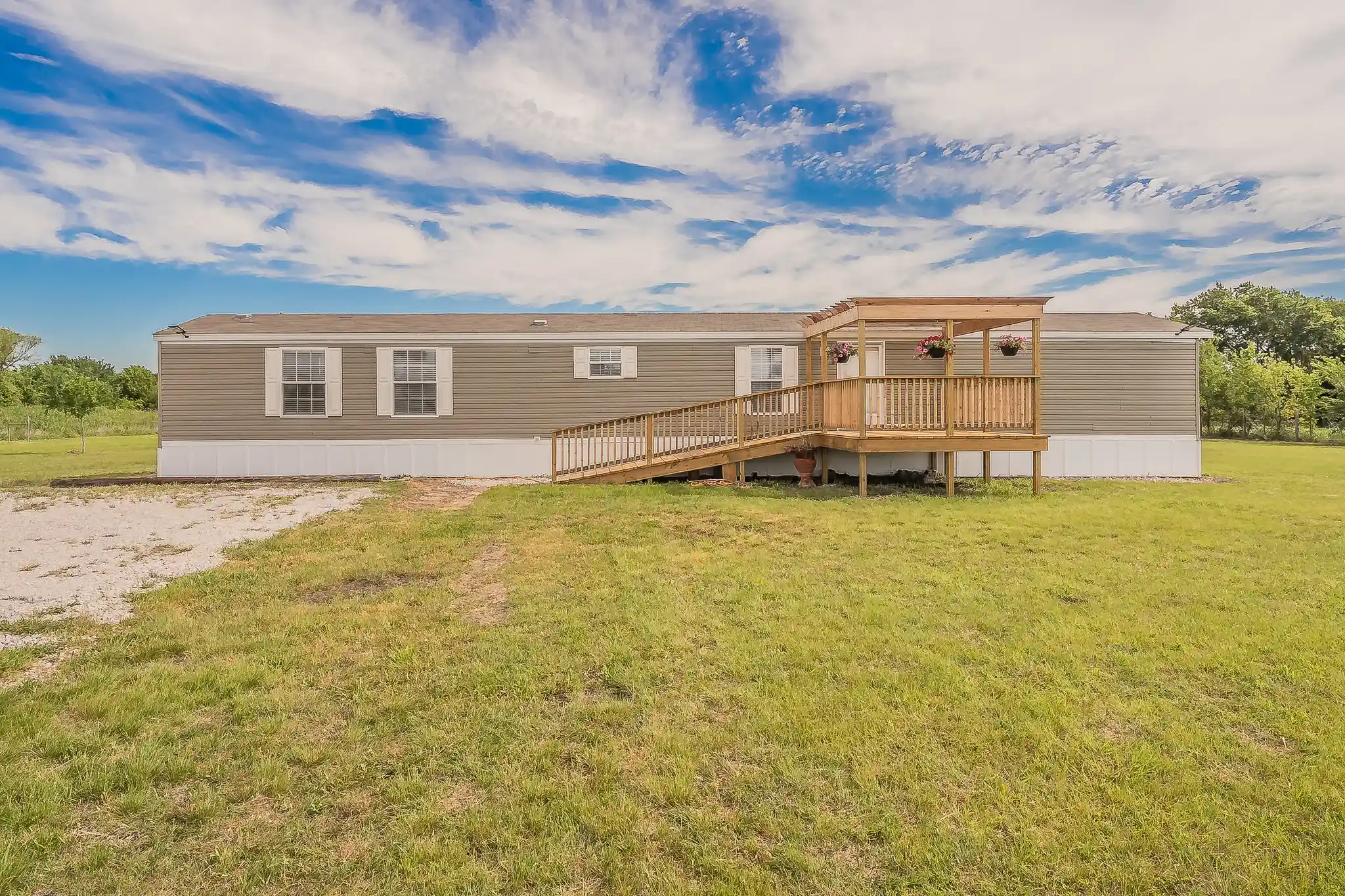 Manufactured home for sale at 18035 Brookfield Dr, Justin, TX 76247 | MLS# 21280439