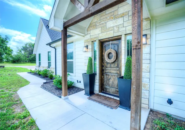 Homes for sale in Springtown, TX | 1355 Jay Bird Rd, Springtown, TX 76082 | MLS# 21274771