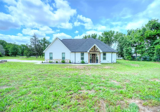 Homes for sale in Springtown, TX | 1355 Jay Bird Rd, Springtown, TX 76082 | MLS# 21274771