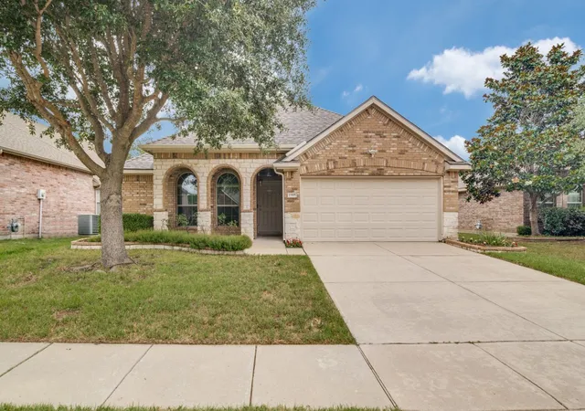 Photo 2 of Sale Pending at 1909 Fair Parke Ln, Wylie, TX 75098 | MLS# 21280638 | Listing updated on 2026-07-15