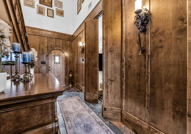 Photo 3 of Single family home for sale at 404 Charleston Park Dr, Woodway, TX 76712 | MLS# 21280438 | Listing updated on 2026-09-29