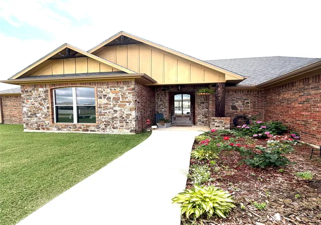 Photo 2 of Single family home for sale at 330 Koby Cir, Sulphur Springs, TX 75482 | MLS# 21277117 | Listing updated on 2026-07-09