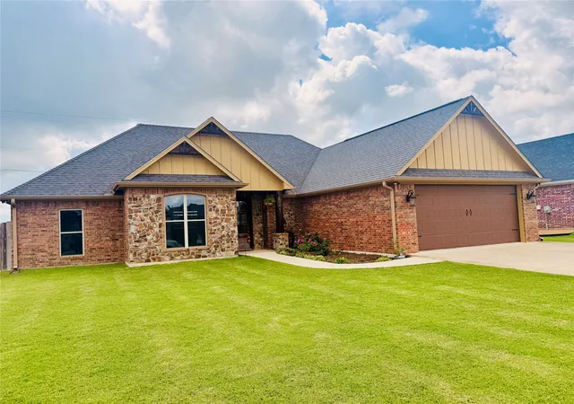 Photo 3 of Single family home for sale at 330 Koby Cir, Sulphur Springs, TX 75482 | MLS# 21277117 | Listing updated on 2026-07-09
