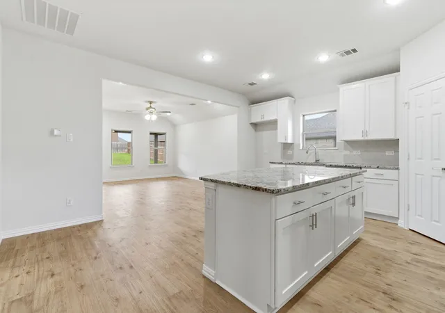 Photo 4 of Sale Pending at 9 Mockingbird Ln, Sanger, TX 76266 | MLS# 21280927 | Listing updated on 2026-07-16
