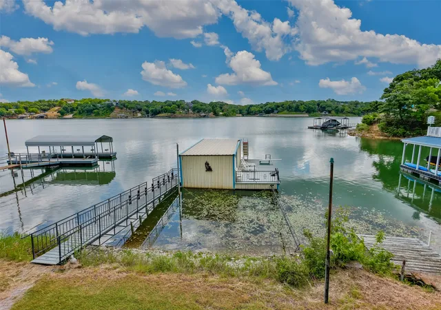 Photo 4 of Single family home for sale at 154 Parkview, Gainesville, TX 76240 | MLS# 21273907 | Listing updated on 2026-10-05