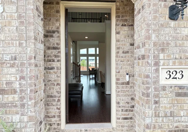 3rd image of 323 Butternut Wy, Irving, TX 75063 | MLS# 21281082