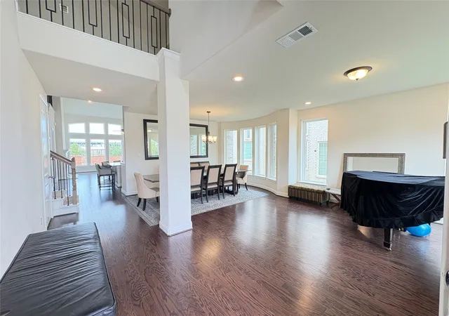 4th image of 323 Butternut Wy, Irving, TX 75063 | MLS# 21281082