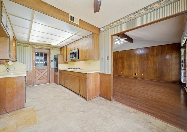 Photo 3 of Single family home for sale at 260 New Hope Rd E, Mc Kinney, TX 75071 | MLS# 21279410 | Listing updated on 2026-08-29