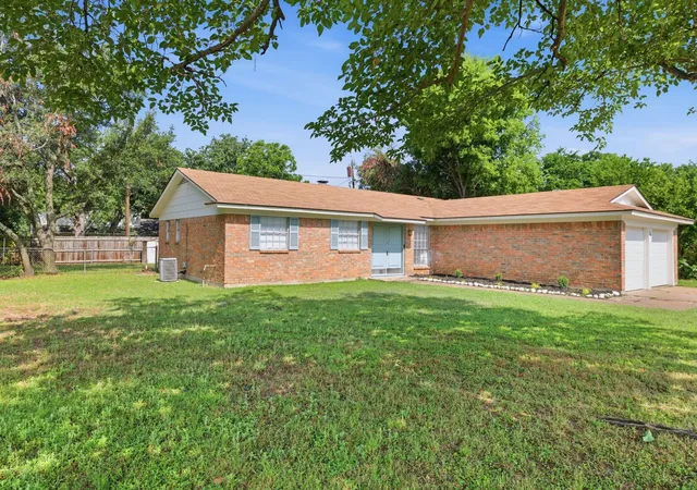 Homes for sale in Bedford, TX | 801 Gettysburg Pl, Bedford, TX 76022 | MLS# 21279200