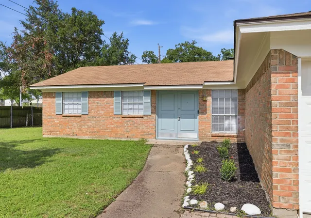 Homes for sale in Bedford, TX | 801 Gettysburg Pl, Bedford, TX 76022 | MLS# 21279200