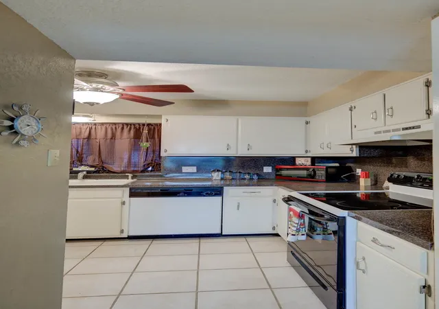 Photo 3 of Sale Pending at 765 Highland Square Dr, Shreveport, LA 71107 | MLS# 21274902 | Listing updated on 2026-08-30
