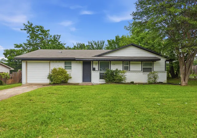 Photo 1 of Single family home for sale at 1724 Spring Lake Dr, Mesquite, TX 75149 | MLS# 21275159 | Listing updated on 2026-08-27