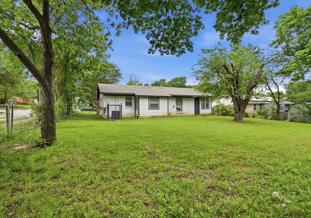 Photo 4 of Single family home for sale at 1724 Spring Lake Dr, Mesquite, TX 75149 | MLS# 21275159 | Listing updated on 2026-10-07