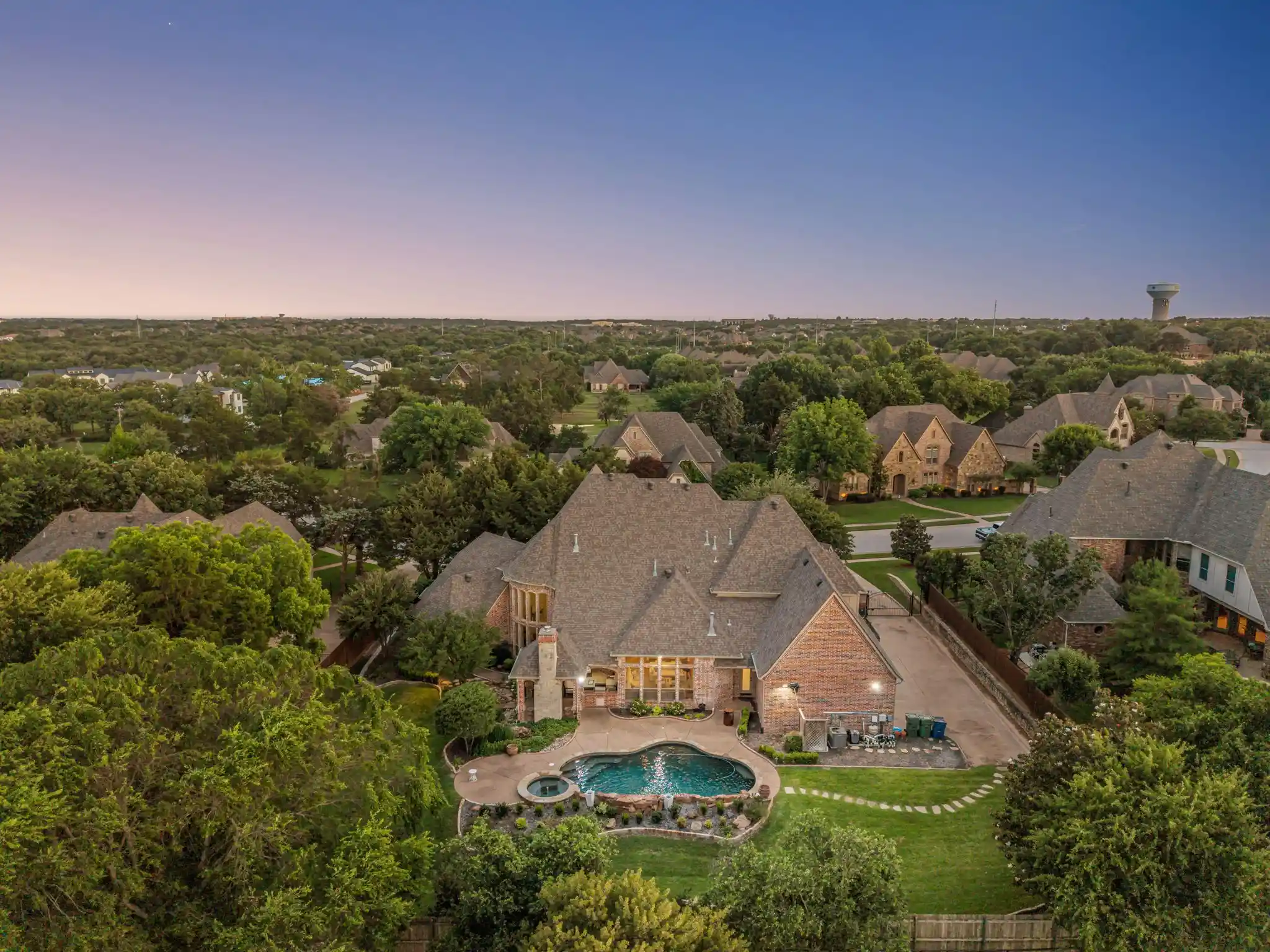 Photo 1 of Mansion for sale at 324 Oak Pointe Ln, Southlake, TX 76092 | MLS# 21259508 | Listing updated on 2026-10-15