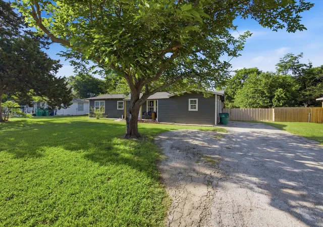 Homes for sale in Bridgeport, TX | 1512 Vine St, Bridgeport, TX 76426 | MLS# 21281195