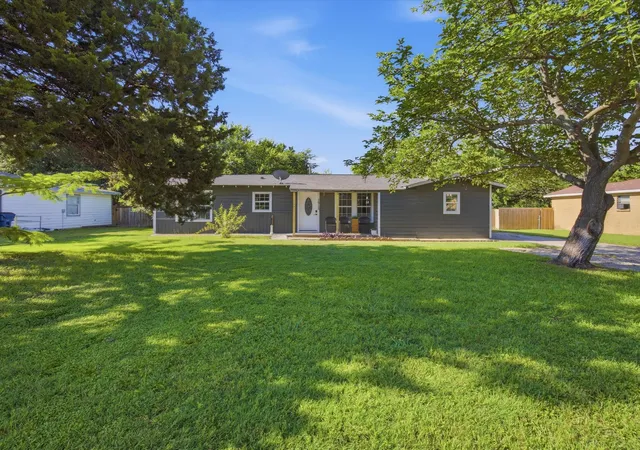Homes for sale in Bridgeport, TX | 1512 Vine St, Bridgeport, TX 76426 | MLS# 21281195