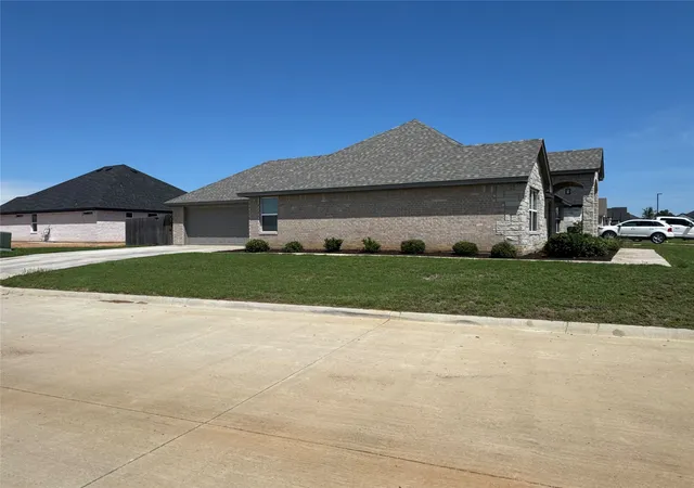 Homes for sale in Tolar, TX | 1303 Oleander Dr, Tolar, TX 76476 | MLS# 21281248