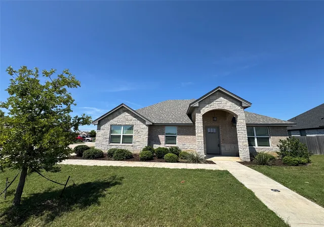 Homes for sale in Tolar, TX | 1303 Oleander Dr, Tolar, TX 76476 | MLS# 21281248